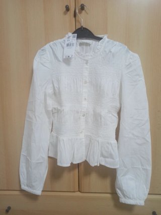 Blusa fruncida con volante