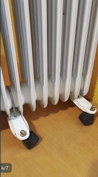 Radiador eléctrico blanco con ruedas