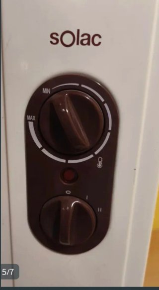Radiador eléctrico blanco con ruedas