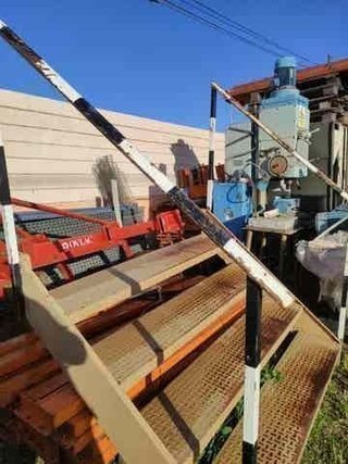 ESCALERA PARA MUELLES ALMACENES
