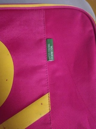 Bolso Benetton rosa y amarillo