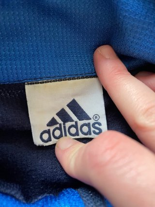 Chaqueta deportiva Adidas azul y blanca
