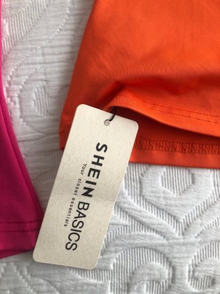 Top elástico naranja y rosa