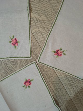 Set 3 fazzoletti lino ricamati fiori