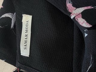 Tuta jumpsuit nera con fantasia di uccellini rosa