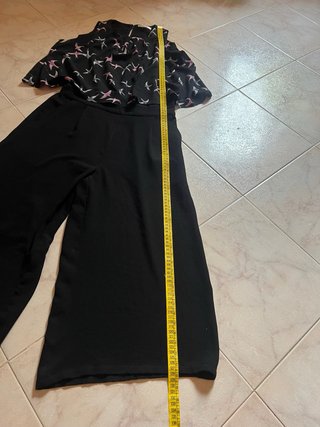 Tuta jumpsuit nera con fantasia di uccellini rosa