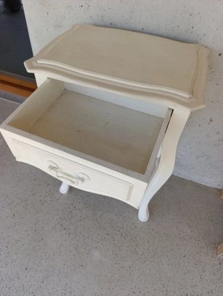 Mesita auxiliar de madera
