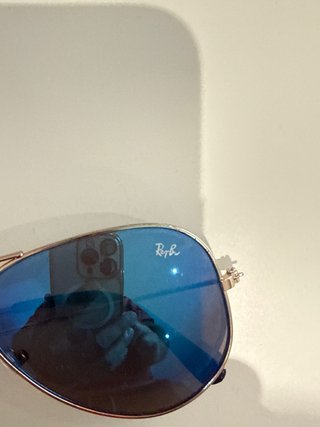 Gafas de sol Ray-Ban Aviator azules. No original.