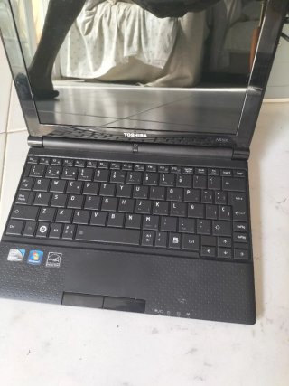 Pantalla BenQ Beige
