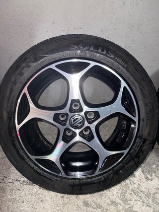 Llantas MG 16” con neumáticos