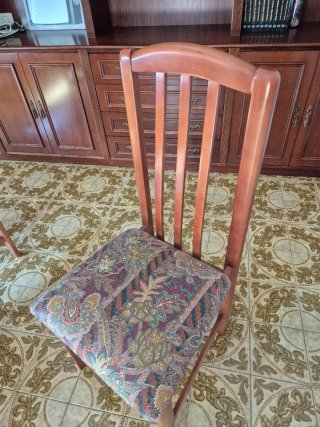 4 Sillas de Madera Tapizadas