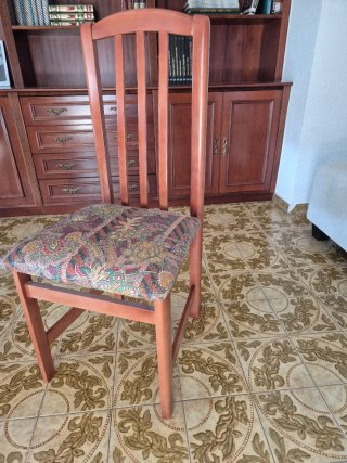 4 Sillas de Madera Tapizadas