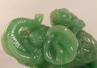 Figura Elefante y Rana Piedra Verde