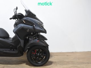 YAMAHA TRICITY 300 (AKRAPOVIC HOMOLOGADO)