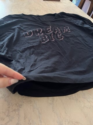 T-shirt nera “Dream Big” da donna Alcott
