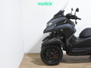 YAMAHA TRICITY 300 (AKRAPOVIC HOMOLOGADO)