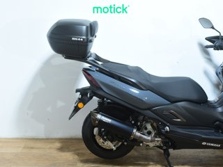 YAMAHA TRICITY 300 (AKRAPOVIC HOMOLOGADO)