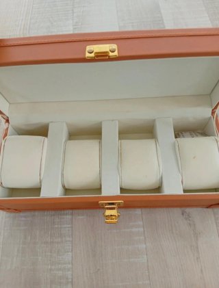 Caja para reloj de primera clase