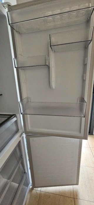Nevera Candy Blanca , como nueva aun en garantía