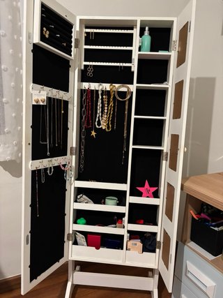 varios estantería, silla, sillon y joyero pie