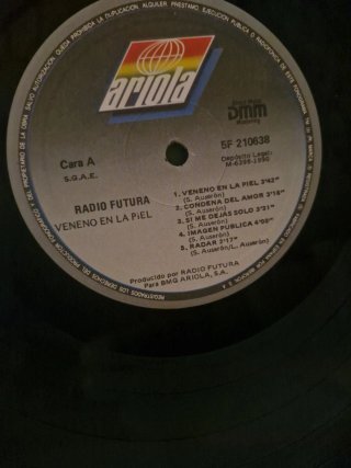 Vinilo Veneno en la Piel - Radio Futura