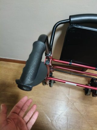 Andador con asiento y ruedas