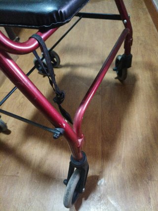 Andador con asiento y ruedas