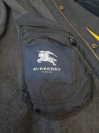 Chaqueta Burberry Negra.
