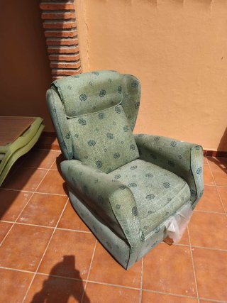 Sillón orejero reclinable tela