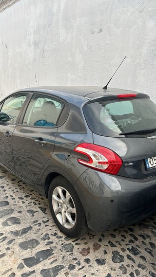 Peugeot 208 2012