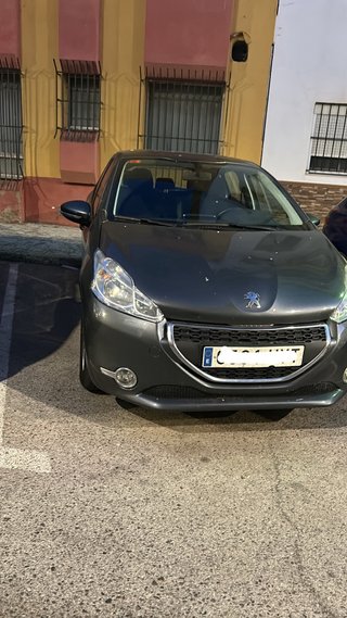 Peugeot 208 2012