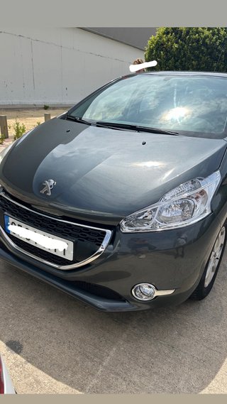 Peugeot 208 2012