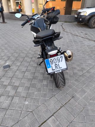 BMW G310r Negra y Blanca