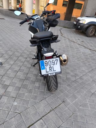 BMW G310r Negra y Blanca