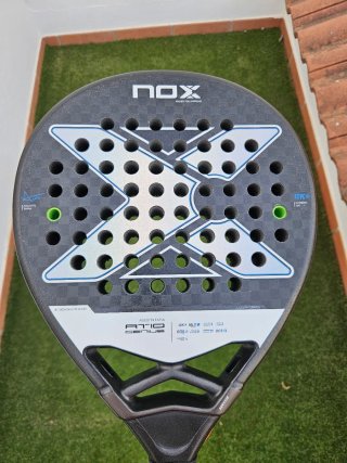 Se venden palas de pádel.