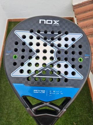 Se venden palas de pádel.