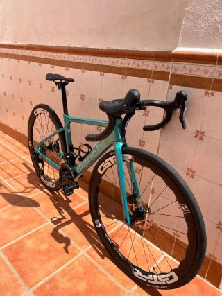 Bianchi carretera talla 47.