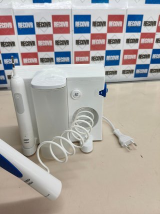 Braun Oral-B Pro 1 con irrigador OxyJet blanco y azul