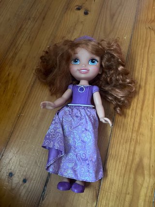 Muñeca Princesa Sofía Morada
