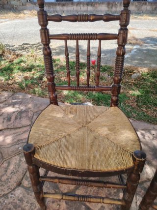 Vendo sillas de mimbre y madera