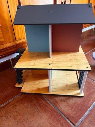 Casa de muñecas de madera