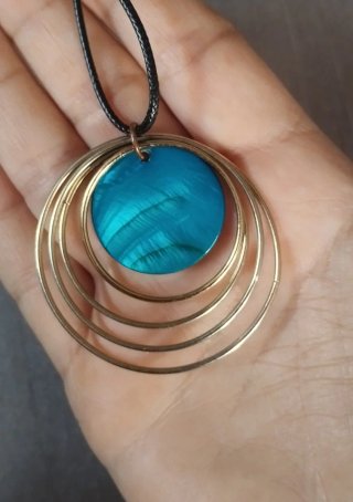 Collar con Colgante Circular Azul Eléctrico y Aros