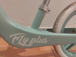 Bicicleta de equilibrio infantil verde