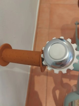 Bicicleta de equilibrio infantil verde
