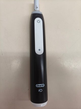 Cepillo de dientes eléctrico Oral-B iO 3 negro
