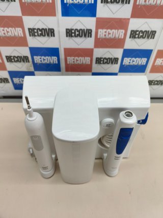 Pack Braun Pro 1 con cepillo de dientes eléctrico e irrigador OxyJet blanco y azul
