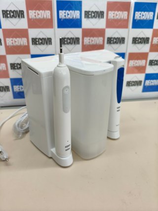 Pack Braun Pro 1 con cepillo de dientes eléctrico e irrigador OxyJet blanco y azul