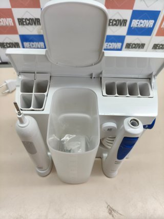 Pack Braun Pro 1 con cepillo de dientes eléctrico e irrigador OxyJet blanco y azul