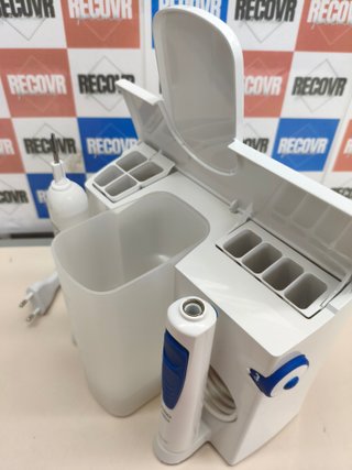 Pack Braun Pro 1 con cepillo de dientes eléctrico e irrigador OxyJet blanco y azul