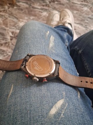 Reloj Lotus Negro y Rojo